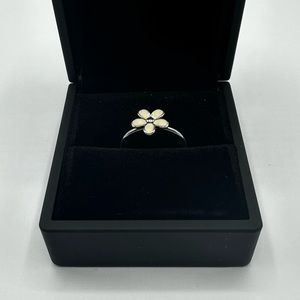 Pandora Silver Ring White Daisy size 53